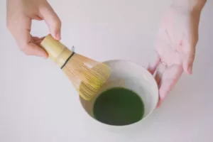 Té matcha en un cuenco tradicional