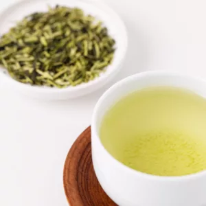 taza de té verde Kukicha Sencha Karigane y tallos