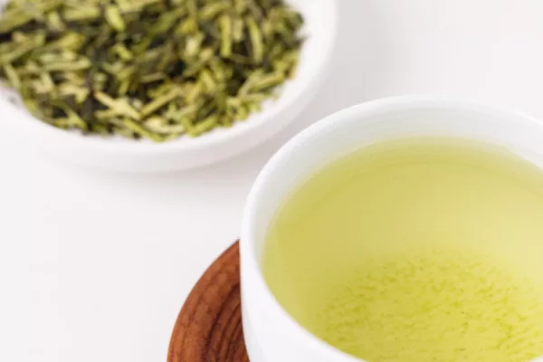taza de té verde Kukicha Sencha Karigane y tallos